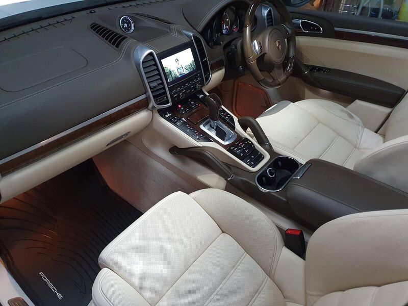 PORSCHE CAYENNE