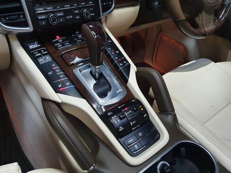 PORSCHE CAYENNE